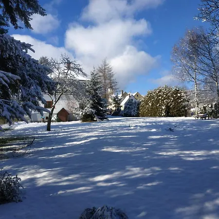 Na Zemi 211, Holiday home *