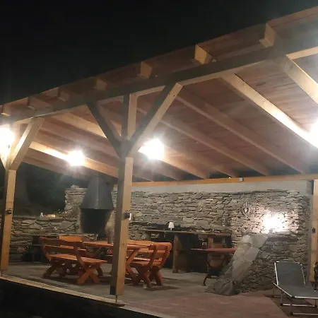 Na Zemi 211, Holiday home
