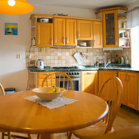 Na Zemi 211, Ferienhaus